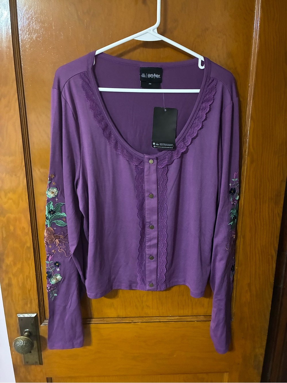 🏈 NWT Warner Bros Harry Potter Purple Embroidered Button-Front Women's Top - Picture 5 of 5
